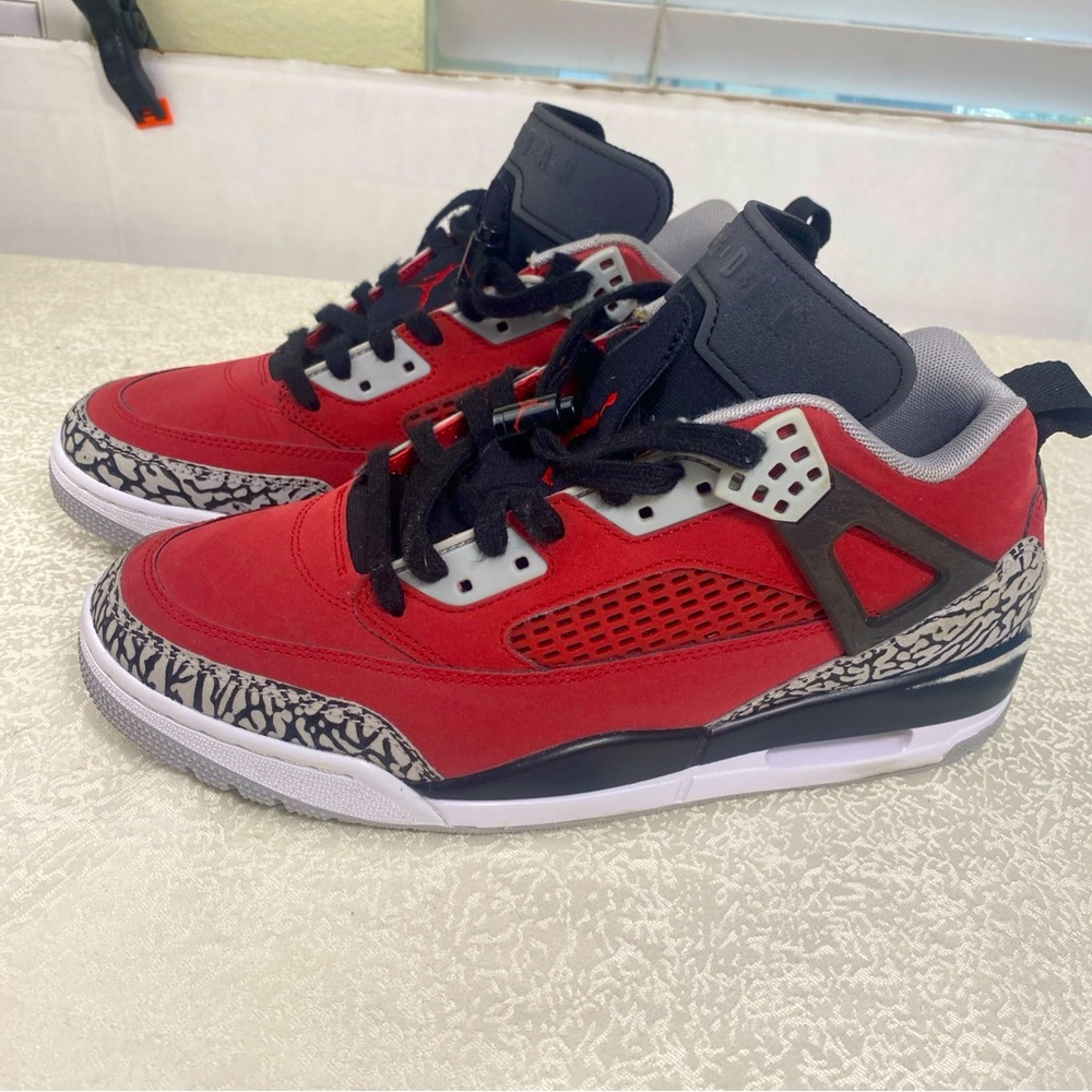 Nike Jordan Sneakers Man Size 9 Red Black Wolf Gray FQ1759-600
